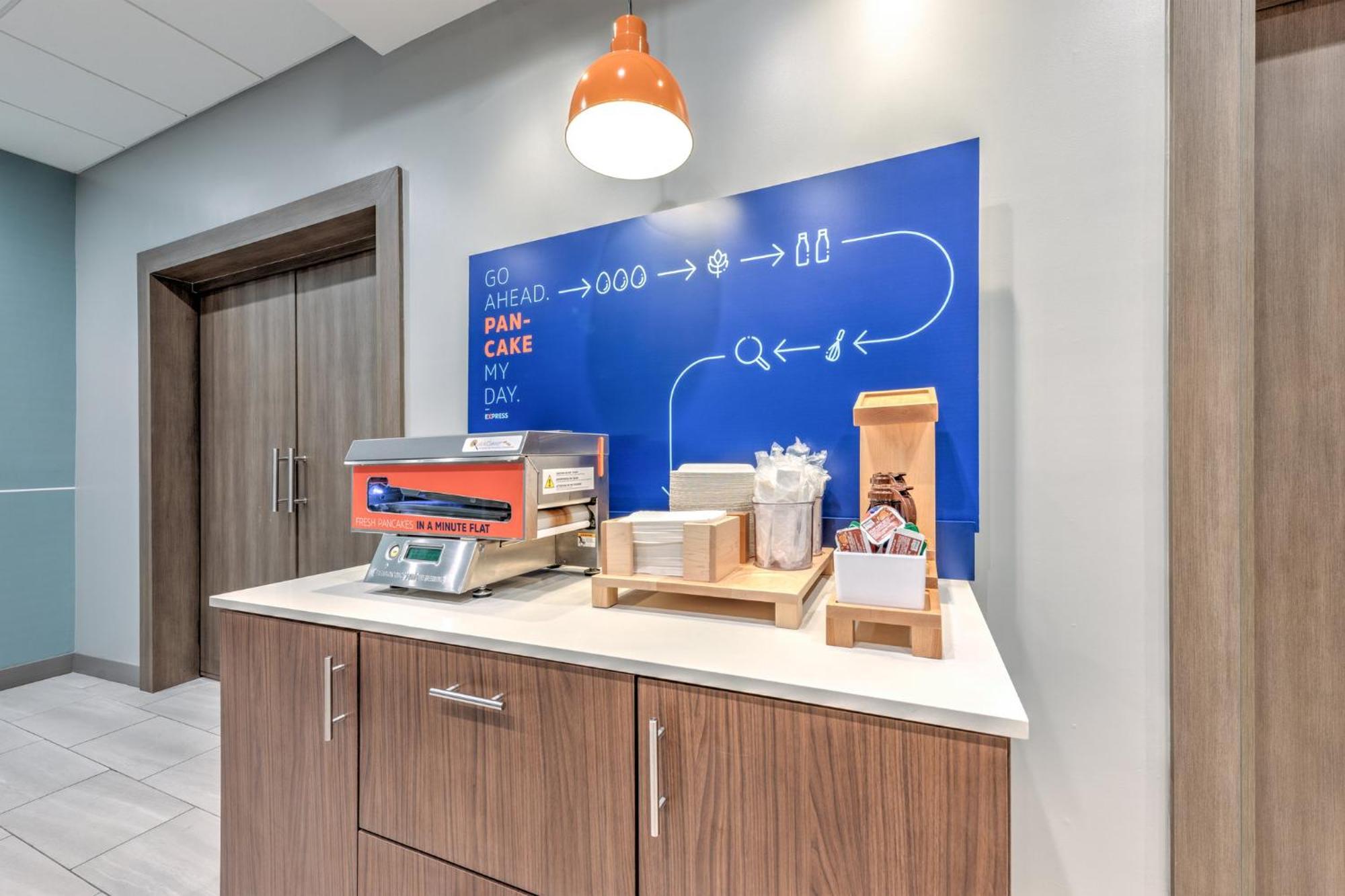 Holiday Inn Express & Suites Austin Airport East By Ihg Buitenkant foto