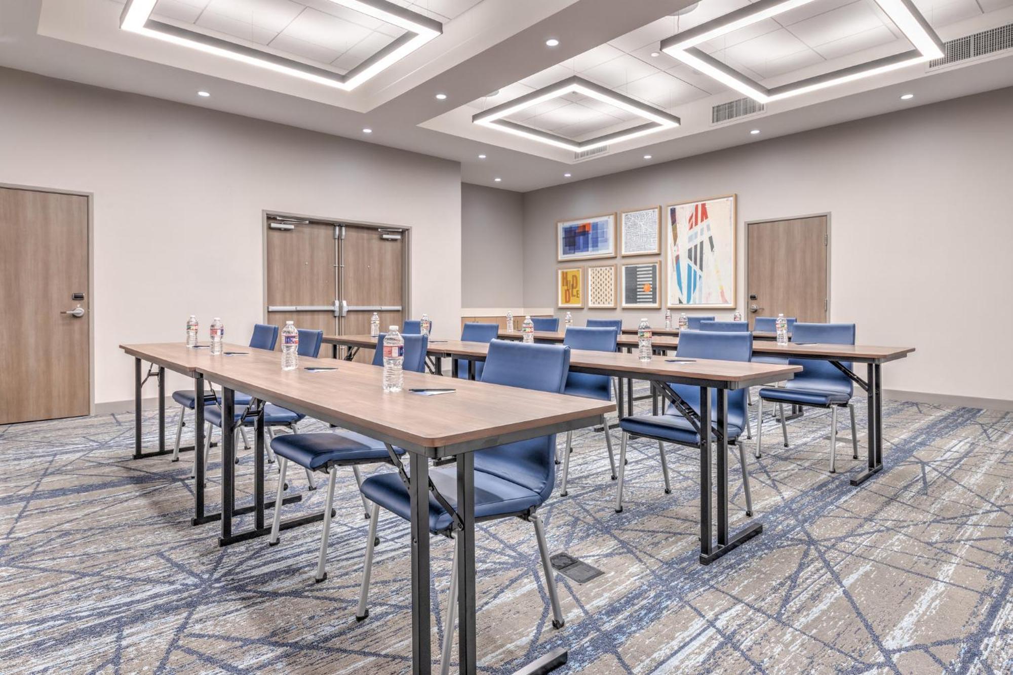 Holiday Inn Express & Suites Austin Airport East By Ihg Buitenkant foto