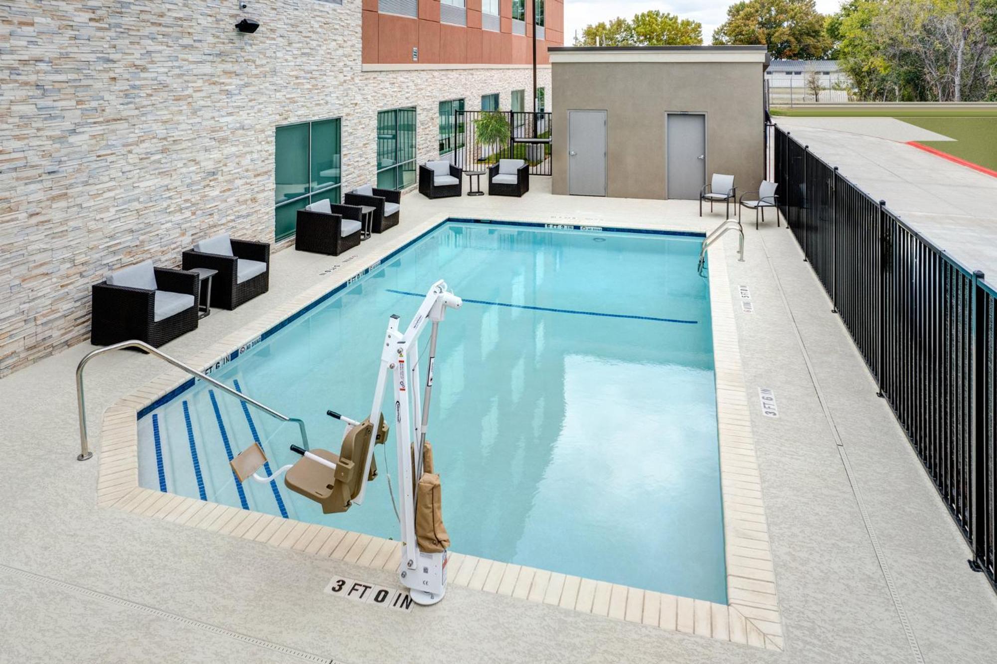 Holiday Inn Express & Suites Austin Airport East By Ihg Buitenkant foto