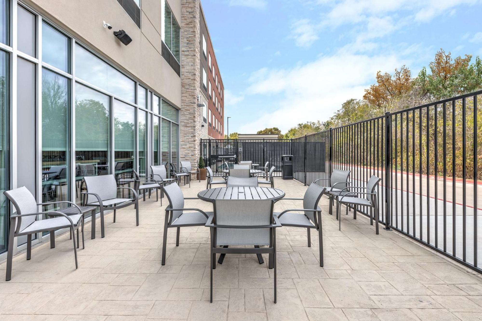 Holiday Inn Express & Suites Austin Airport East By Ihg Buitenkant foto