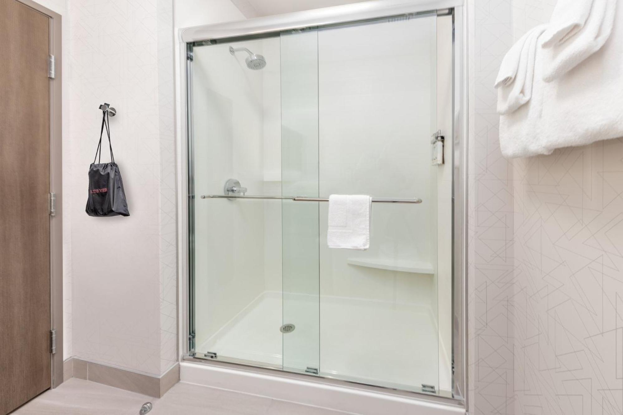 Holiday Inn Express & Suites Austin Airport East By Ihg Buitenkant foto